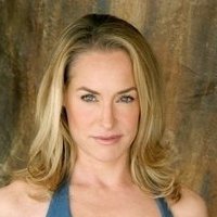 Amanda Wyss Nue
