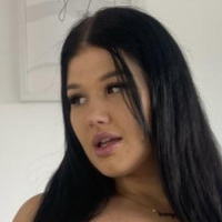 Amber Halliday Nue