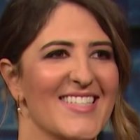 D'Arcy Carden Nue