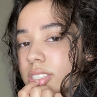 Desiree Sinns Nue
