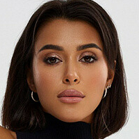 Diana Khamadeh Nue