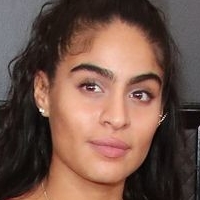 Jessie Reyez Nue