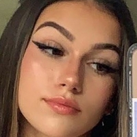 Julia Merekoulias Nue