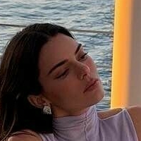 Kendall Braless Nue