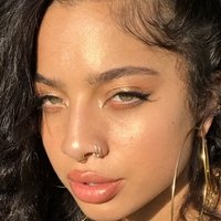 Kiana Ledé Nue