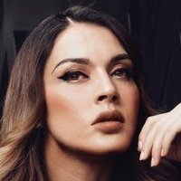 Laura Caro Nue