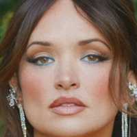 Liz Huett Nue