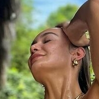 Lucy Sandi Nue