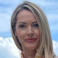 Mel Lowe Nue