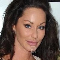 Melanie Marden Nue