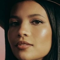 Nikki Rodriguez Nue