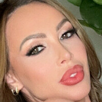 nikkibenz Nue