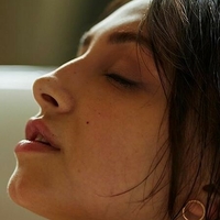 Olivia Linz Nue