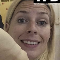 Sara Pascoe Nue
