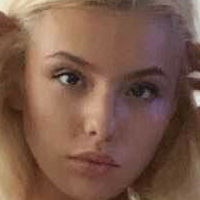 Sarah Argabrite Nue
