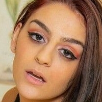 Shelby Mayne Nue
