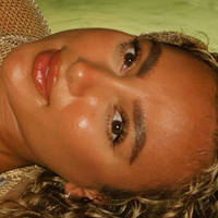 Toni Camille Nue