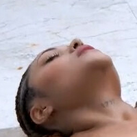 Valery Saenzz Nue