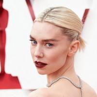 Vanessa Kirby Nue