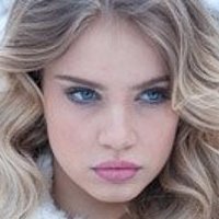 Xenia Tchoumitcheva Nue