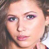 Yuliya Topolnickaya Nue